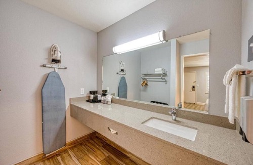 San Luis Obispo House | 2 Queen Beds Non-Smoking Accessible