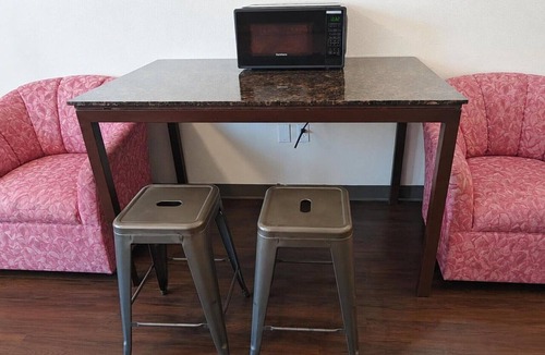 Oxnard Apartment | 2 Queen Beds|Non-Smoking