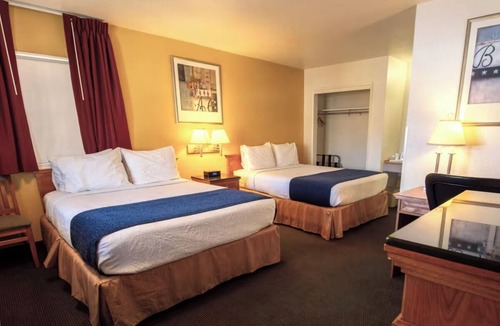 Pendleton Hotel | 2 Rooms - Affordable Accommodations w/Free Breakfast Near Pendleton Woolen Mill