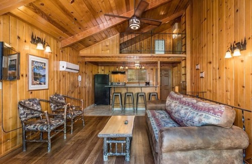 Bass Lake Hotel | 2 Rooms in Woodland Retreat w/Breakfast (Select Stays), Near Bass Lake & Trail