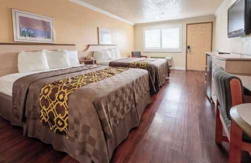 Corcoran Hotel | 2 Simple, Budget Friendly Rooms Perfectly Situated by Corcoran Train Station