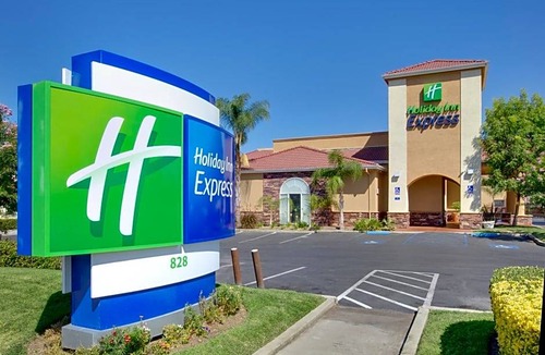 Oakdale Hotel | 2-Star Hotel ∙ Holiday Inn Express Oakdale, an IHG Hotel