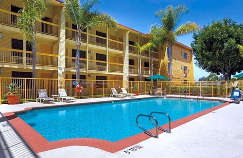 Lincoln Acres Hotel | 2-Star Hotel ∙ La Quinta Inn by Wyndham San Diego Chula Vista