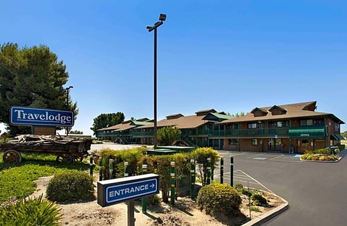 Lemoore Hotel | 2-Star Hotel ∙ Travelodge by Wyndham Lemoore Near Naval Air Station