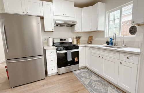 Arcadia House | 2 Suites in the guest house good for family/co-workers one parking spot only