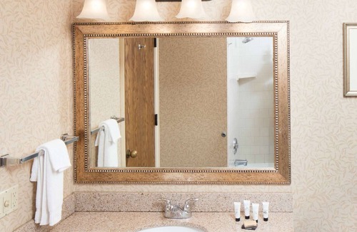 Downtown Hotel | 2 Units | Bright & Inviting Two Room Suite Ideal for a Relaxing Stay in Eureka