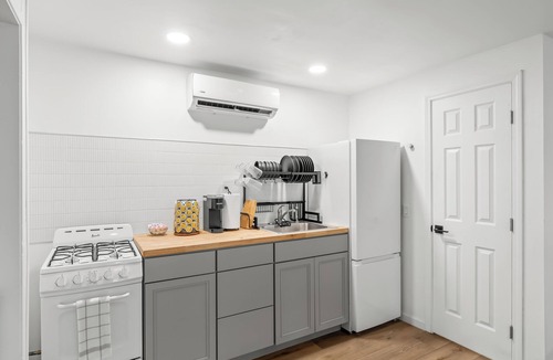 Oakhurst House | 2 Units that can host 29 Guests, Moments away from Yosemite & Bass Lake
