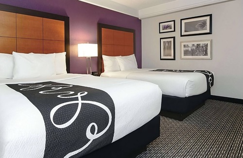 Guasti Hotel | 2 x 2 Double Beds Room at La Quinta Inn & Suites by Wyndham Ontario Airport