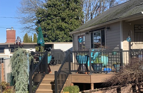 College Hill House | 2024 Olympic Trials - 4 Bdrm, 3 Ba, sleeps 8, Hot Tub, Fire Pit, big yard/garden