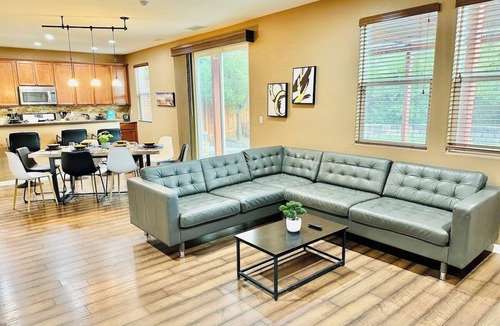 Reno House | 22 Mins to Ski/Long Driveway/9 Beds/6TVs/Sleeps16