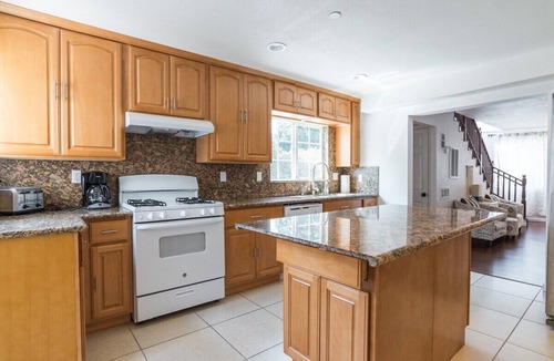 Oakland House | 2402 - Stylish Urban 4B3B Close to Zoo, Coliseum, FWY & BART