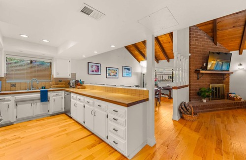 Oxnard Shores House | 25% Off Aug 13-16! Great 4 Families, Walk 2 Beach*