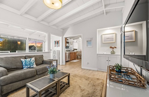 Pierpont Bay House | 25% Off Aug 9-11! Walk To Beach, Great Location*