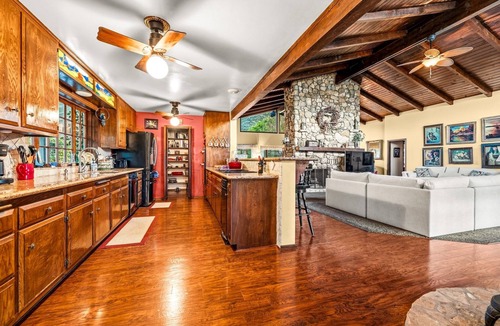 Fillmore House | 25% Off July 18-24 Great 4 Families -Pool, Jacuzzi