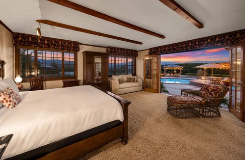Fillmore House | 25% Off July 18-24 Great 4 Families -Pool, Jacuzzi