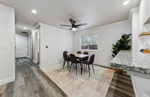Sierra Tract House | 2543 Knox Avenue cabin
