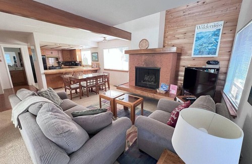 Lodge Hill House | 2620 Merlyn Ave. Lodge Hill
