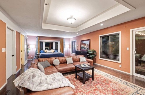 Sleepy Hollow House | 294) Perfect for large groups/ Salt water pool!