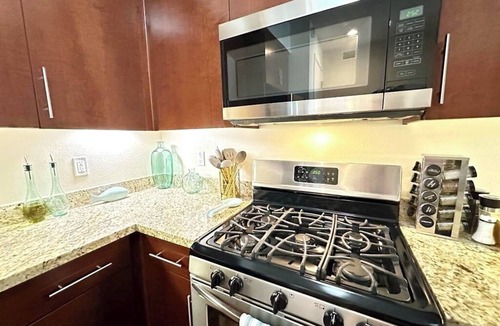 Downtown Apartment | 2BD/2BA King Bed apartment with AC in lively DT Santa Monica