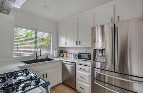 Santa Ana Heights Apartment | 2Bd/2Bth Close To South Coast Plaza | Restaurants