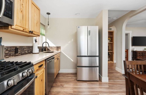 Paso Robles House | 2Bed 2 Bath Cottage onMicro Resort near Downtown
