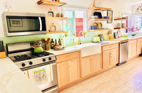 Bushrod House | 2Bed-2Bath Temescal Retreat near UC-Berkeley with firepit patio & outdoor dining