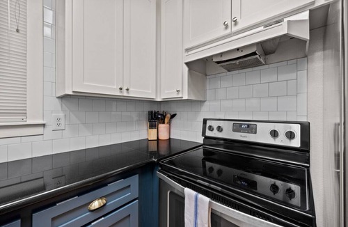 Downtown Sacramento Apartment | 2BR Downtown Sac - In unit Laundry - Free Parking