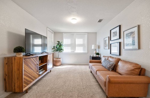 Downtown Sacramento Apartment | 2BR Downtown Sac - In unit Laundry - Free Parking