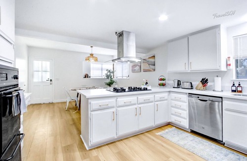 Azusa Apartment | 2BR Home Near DTLA, Parks, & Disneyland #TravelSGV