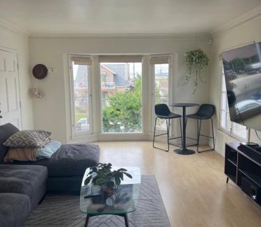 Mid City Apartment | 2BR in Mid City