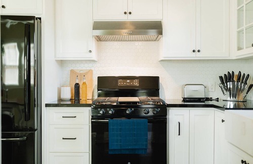 Southeastern Sacramento House | 2BR Sacramento Home in Tahoe Park - Free Parking
