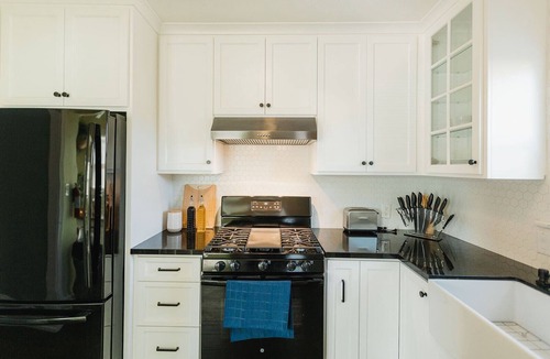 Southeastern Sacramento House | 2BR Sacramento Home in Tahoe Park - Free Parking
