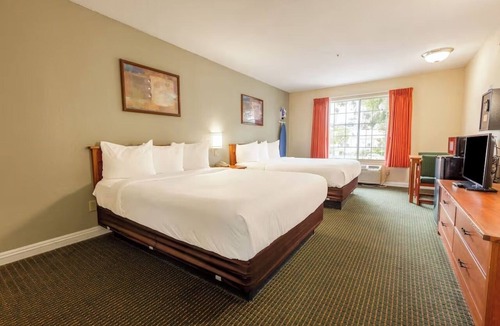 San Clemente Hotel | 3 Accommodations | Downtown & Pier Nearby | Free Covered Parking | 2 Queen Beds