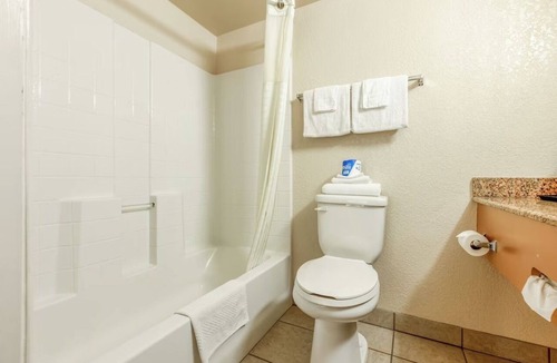 San Clemente Hotel | 3 Accommodations | Downtown & Pier Nearby | Free Covered Parking | 2 Queen Beds