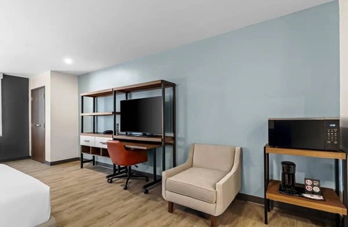 Temecula Hotel | 3 Apartment-Style Suites w/Kitchen near Temecula’s Top Attractions | Pets OK