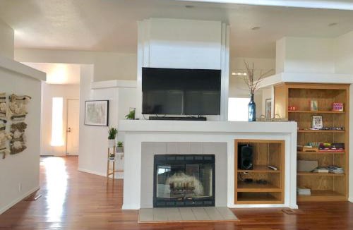 Lone Pine House | 3 B 2 BA home in a Serene, quiet cul de sac