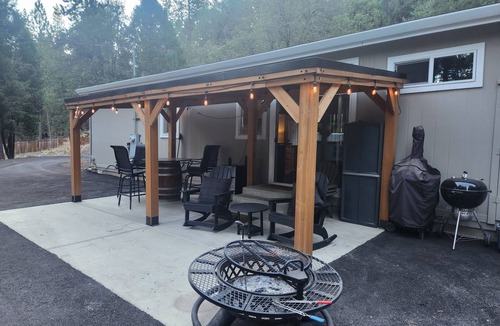 Placerville House | 3-bed home in placerville/pollockpines with AC, WiFi, fitness room with sauna