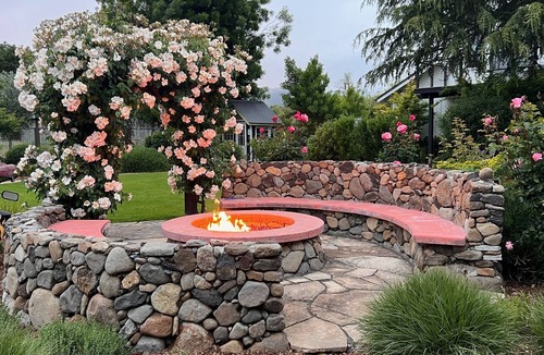 Sonoma House | 3 bedroom, 2 bath, pool, new hot tub, outdoor kitchen, bar and lounge, fire pit