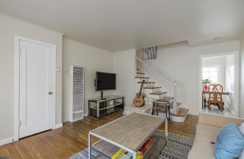 Daly City House | 3 Bedroom 2 Bathroom House, Walkable to BART, Free Parking, Views