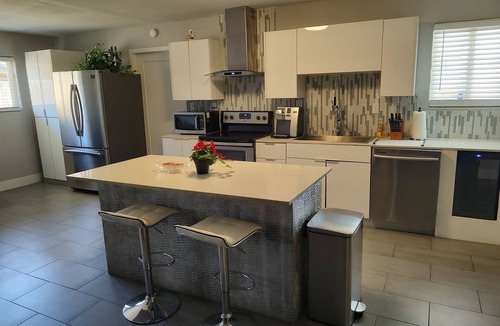 Las Vegas House | 3 Bedroom/3 Bathroom Home w/Parking, Wifi, Washer