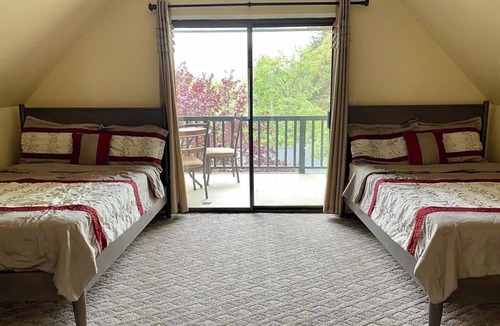 Oakhurst Cabin | 3-bedroom cabin with AC, WiFi in charming Oakhurst. Near Yosemite and Bass Lake.