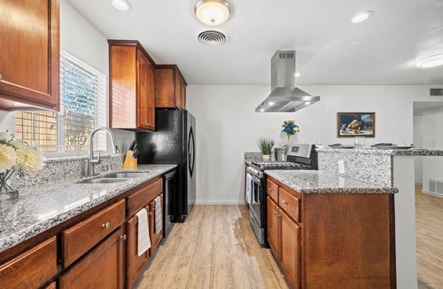 Pumpkin Center House | 3-bedroom Countryside Home in Bakersfield, Pet Friendly & close to Casino