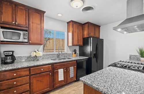 Pumpkin Center House | 3-bedroom Countryside Home in Bakersfield, Pet Friendly & close to Casino