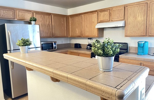Sunrise Manor House | 3 bedroom fast wifi 15 min to strip Fremont street