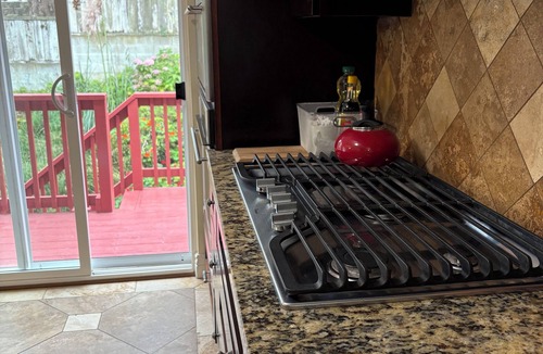 South San Francisco House | 3-bedroom house, upper unit, in charming South San Francisco.