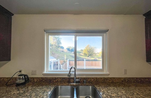 Chabot Park House | 3-Bedroom Hillside Home Minutes from Oakland's Zoo