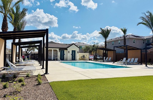 Raisin House | 3-bedroom house in beautiful Madera in private gated community w/pool access