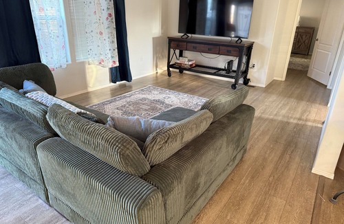 Banta House | 3-bedroom house in beautiful Tracy with WiFi, 75 inch tv, AC. Farm life