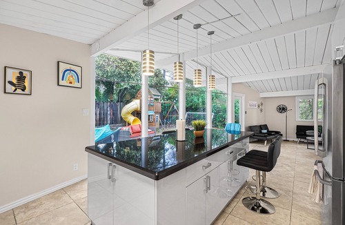 Palo Alto House | 3-bedroom house in charming Palo Alto with backyard/playground/tent
