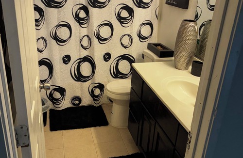 Antioch House | 3-bedroom house in delightful Antioch with cool AC breeze